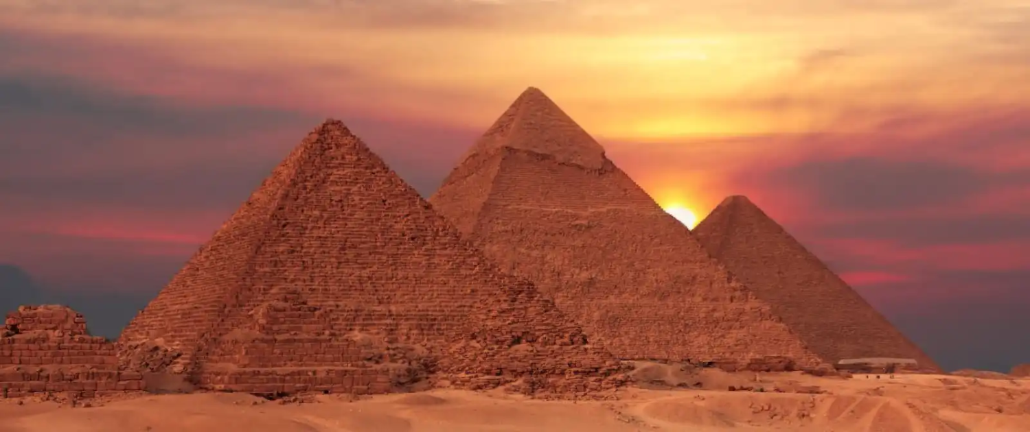 Beautiful-Sunset-View-OF-The-Egyptian-Pyramids