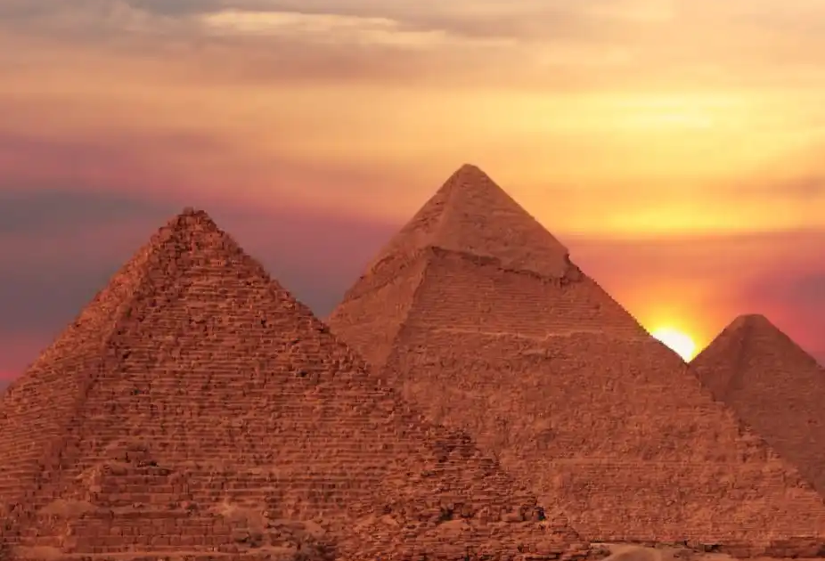 Beautiful-Sunset-View-OF-The-Egyptian-Pyramids-vk